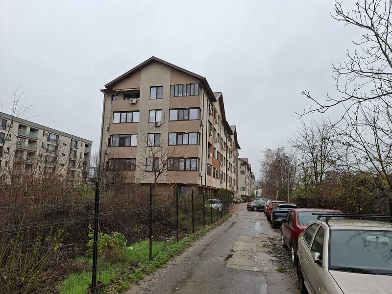 Berceni, Metalurgiei, parc Tudor Arghezi, pe str. Drumul Jilavei 113B